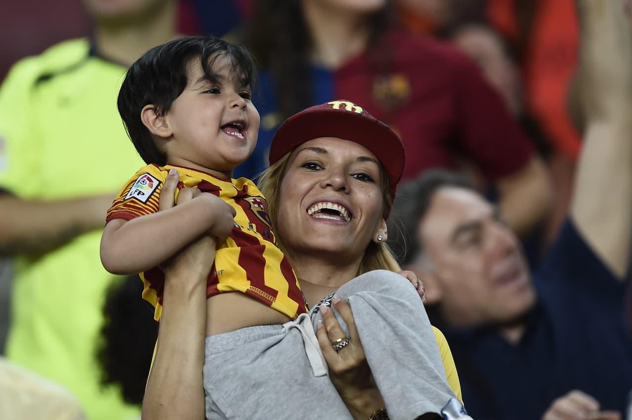 Los jugadores Blaugranas recorrieron las calles de Barcelona y después llegaron al Camp Nou para celebrar su quinta Champions League