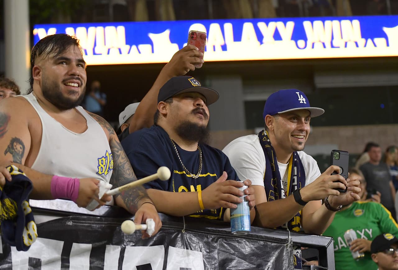 Sin su máxima figura, Javier 'Chicharito' Hernández, el Galaxy se impuso al equipo texano por 3-1.
<br>