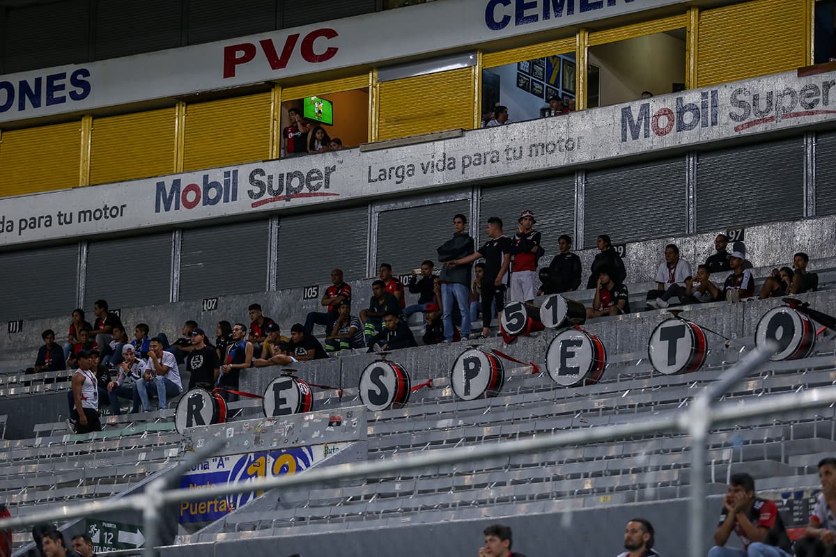 Antes y durante el partido la Barra 25 de Atlas 
<a href="https://www.univision.com/deportes/futbol/liga-mx/los-fanaticos-de-atlas-protestan-por-la-situacion-de-su-equipo-en-el-juego-contra-toluca-fotos" target="_blank">había protestado por el mal momento del equipo.</a>
