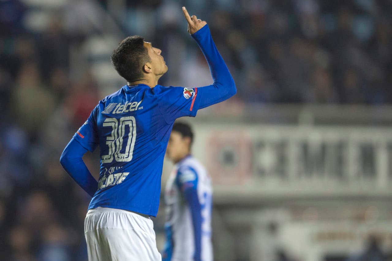 El defensor se levantó en el área y cabeceó de gran manera para poner el 3-1 parcial e ilusionar a sus aficionados con uan remontada.