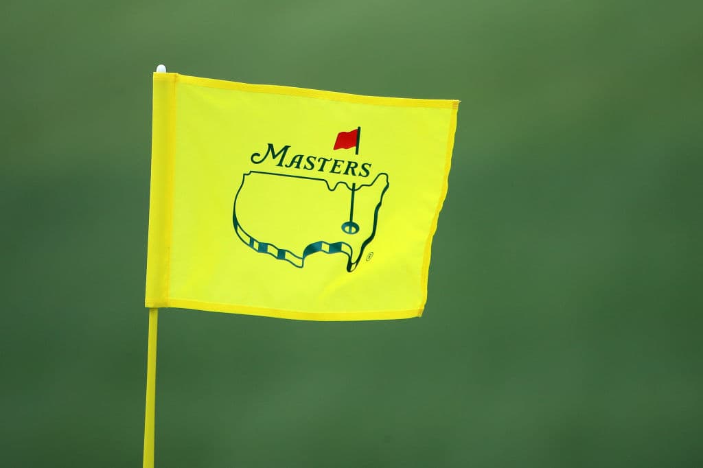 Uno de los temas para este año en el Masters podría ser el viento. Aquí se aprecia cómo un banderín ondea firme por las ráfagas.