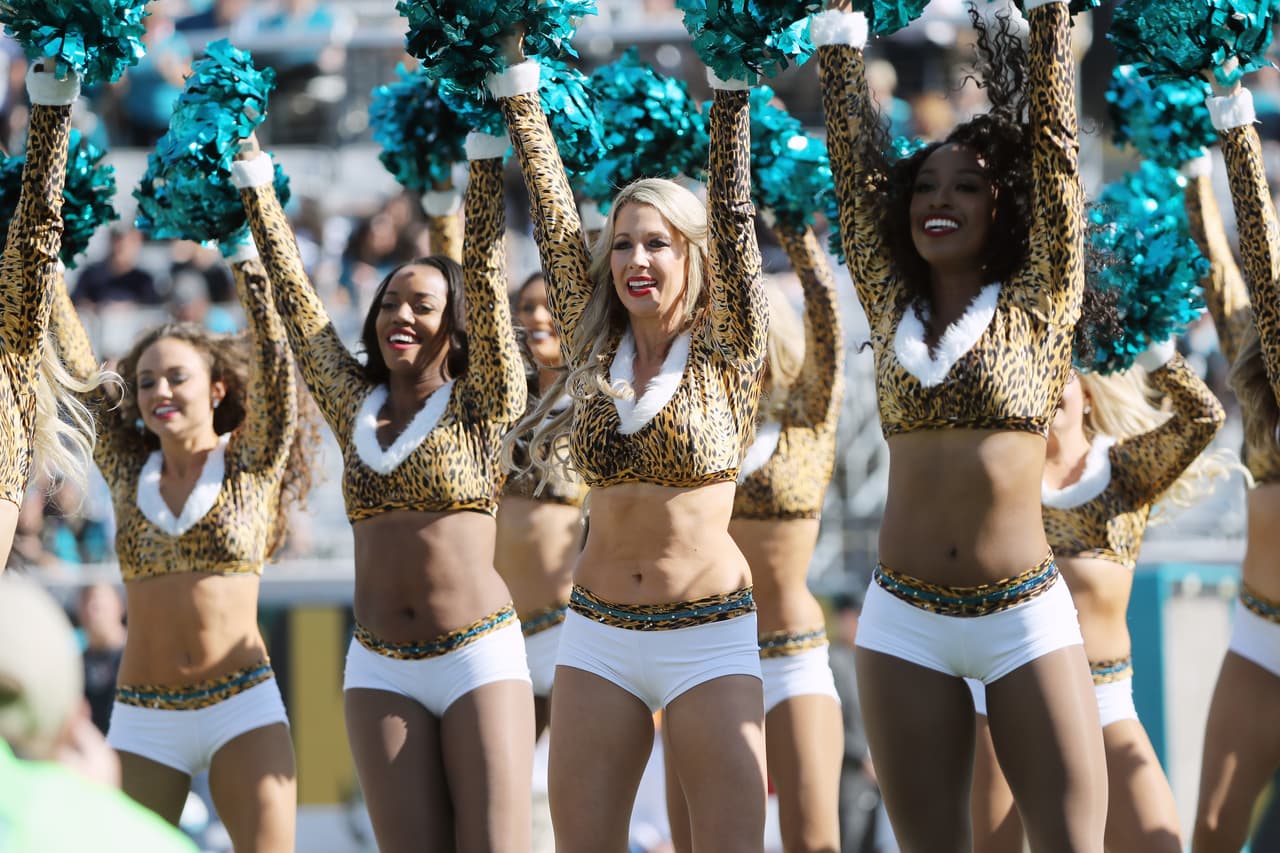 En esta Navidad disfruta con las mejores imágenes de las porristas de la NFL que se vistieron de gala para la Semana 16. ¡Felices fiestas!