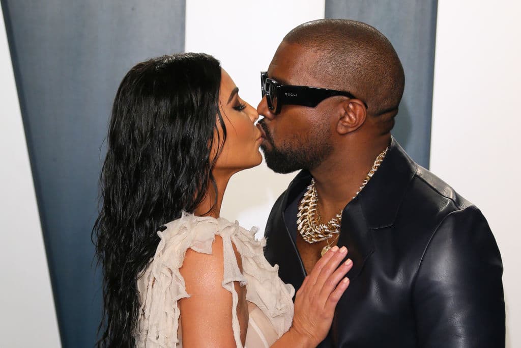 Kim Kardashian y Kanye West anuncian su separación y divorcio al público tras 9 años y 4 hijos juntos después.