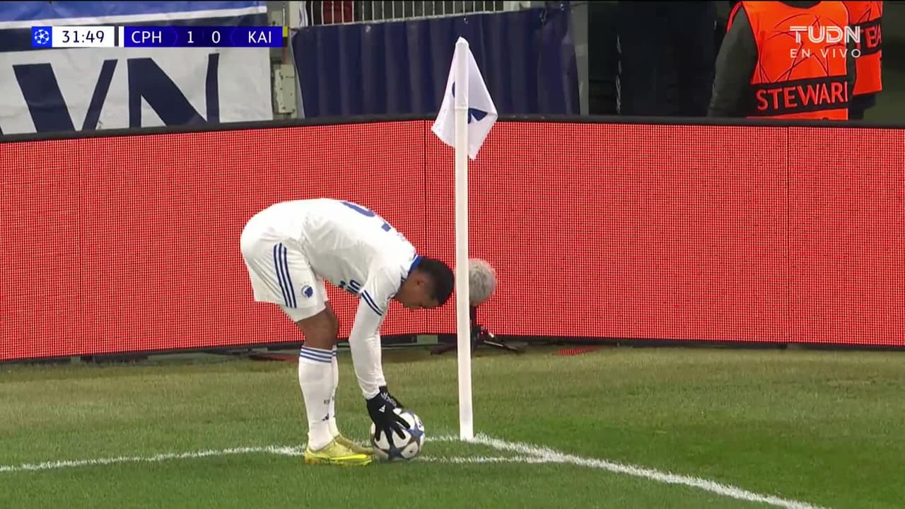 ¡TIRO ATAJADO! disparo por Viktor Claesson.