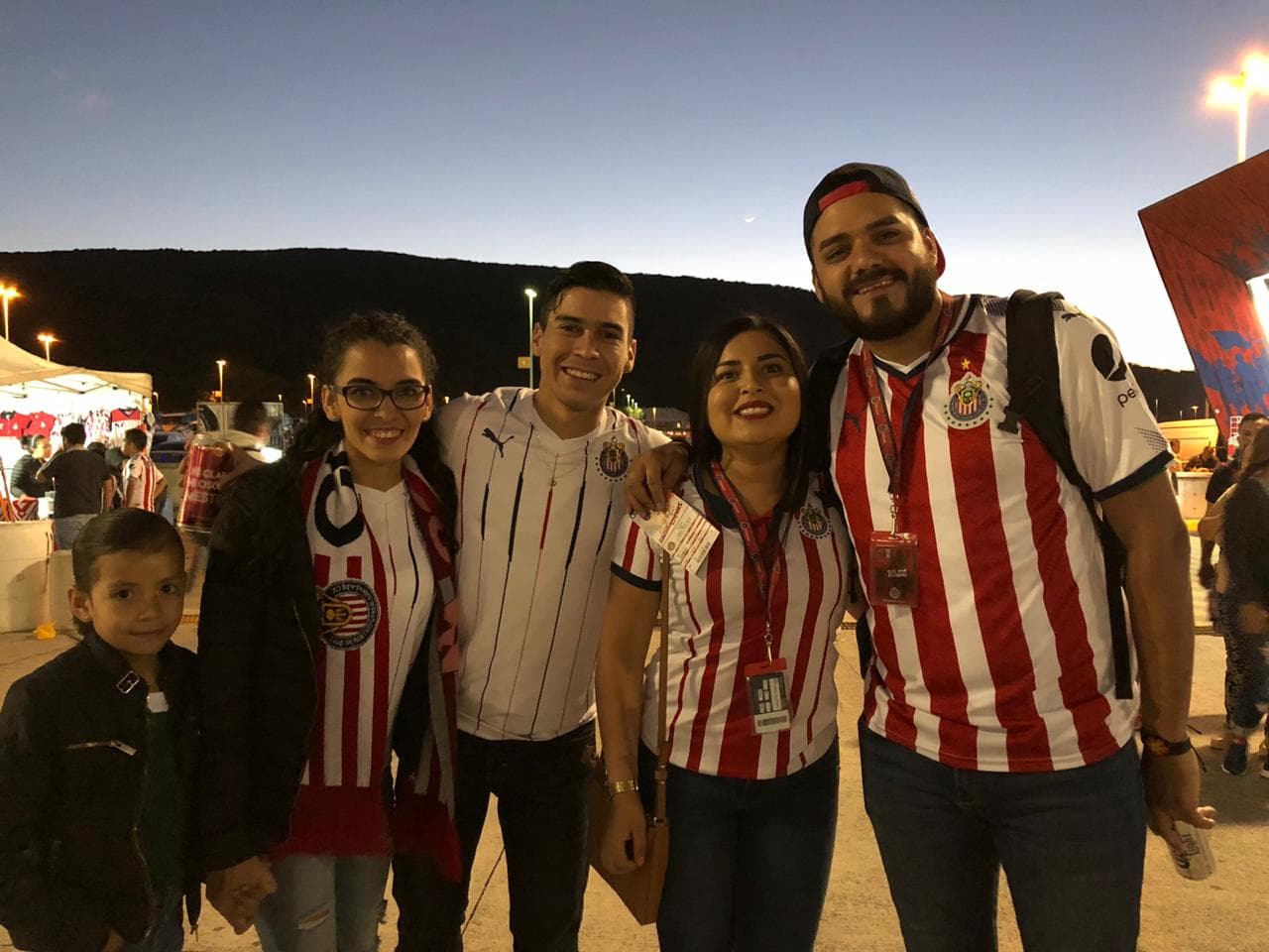 Los fanáticos de Chivas de Guadalajara se alistan en el Estadio Akron para el encuentro por la Jornada 13 del 
<a href="https://www.univision.com/deportes/futbol/liga-mx/*">Clausura 2019</a> contra Lobos BUAP.