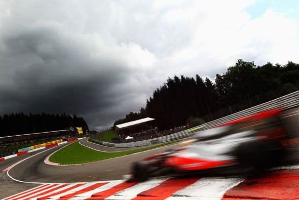 A pesar del clima, Hamilton logró mnantenerse en la punta.
