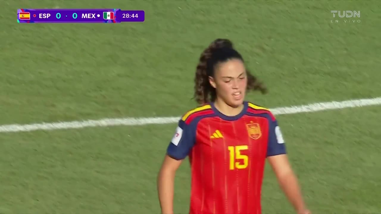¡Se salva el equipo mexicano! Disparo potente de Carolina que se estrella en el travesaño