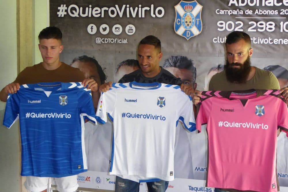 En 2016 retornó al fútbol español cuando fue firmado por el Club Deportivo Tenerife, en la Segunda División.