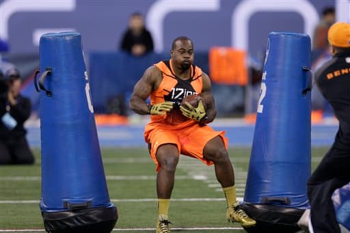 Mira las mejores tomas dentro y fuera del campo del novato corredor egresado del Sur de California y tomado por los SF 49ers (AP-NFL).