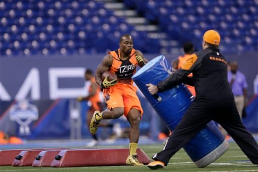 Mira las mejores tomas dentro y fuera del campo del novato corredor egresado del Sur de California y tomado por los SF 49ers (AP-NFL).