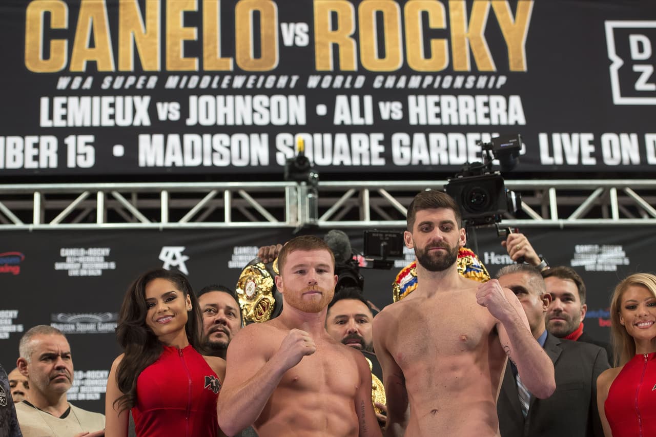 Este viernes, en el Madison Square Garden de Nueva York, Saúl 'Canelo' Álvarez y Rocky Fielding realizaron el popular pesaje antes de su combate de este sábado en el mismo recinto. Su promotores, Óscar De La Hoya y Eddie Hearn, estuvieron presentes en una jornada en la que también se pesaron los peleadores que completan la cartelera.