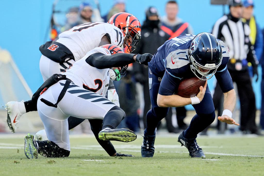 Las defensas hacen su partido esta noche, pero es la defensa de los Bengals la que pega al final y los visitantes terminan venciendo 19-16 a los Tennessee Titans.