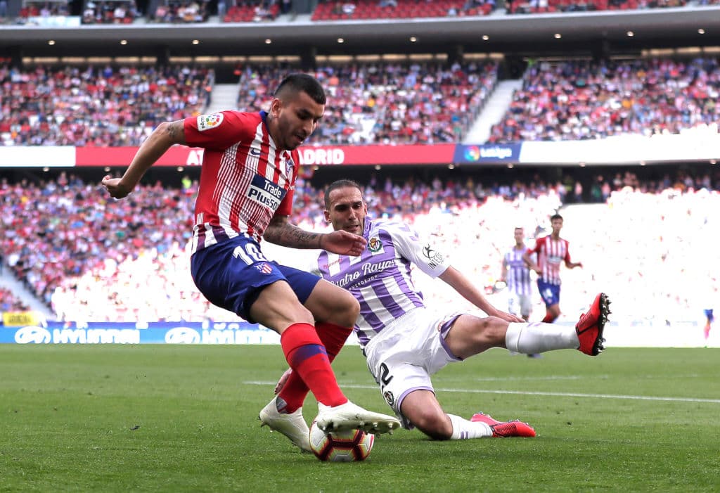 Ángel Correa
<b> </b>sigue con el Atlético de Madrid a la espera de que se cierre su traspaso al Milan. El argentino viajó con el equipo a Estados Unidos y disputó la segunda parte completa en el duelo ante Chivas. Los dos clubes siguen con la negociación, que no se ha visto afectada por la ruptura de la venta de André Silva
<b> </b>al Mónaco.