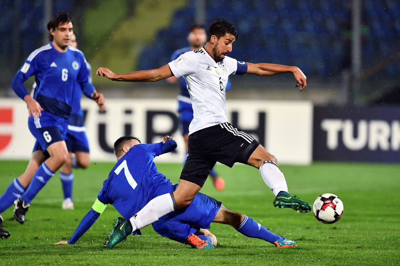 Germany's midfielder and captain Sami Khedira (L) scores a goal during the World Cup 2018 qualifying football match between San Marino and Germany on November 11, 2016 at the San Marino stadium in Serravalle. / AFP / VINCENZO PINTO (Photo credit should read VINCENZO PINTO/AFP/Getty Images)
