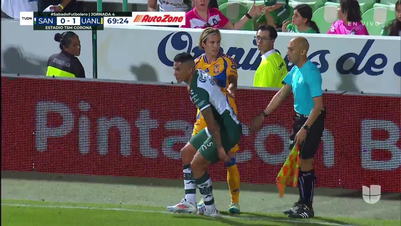 ¡TIRO ATAJADO! disparo por Emmanuel Echeverría.