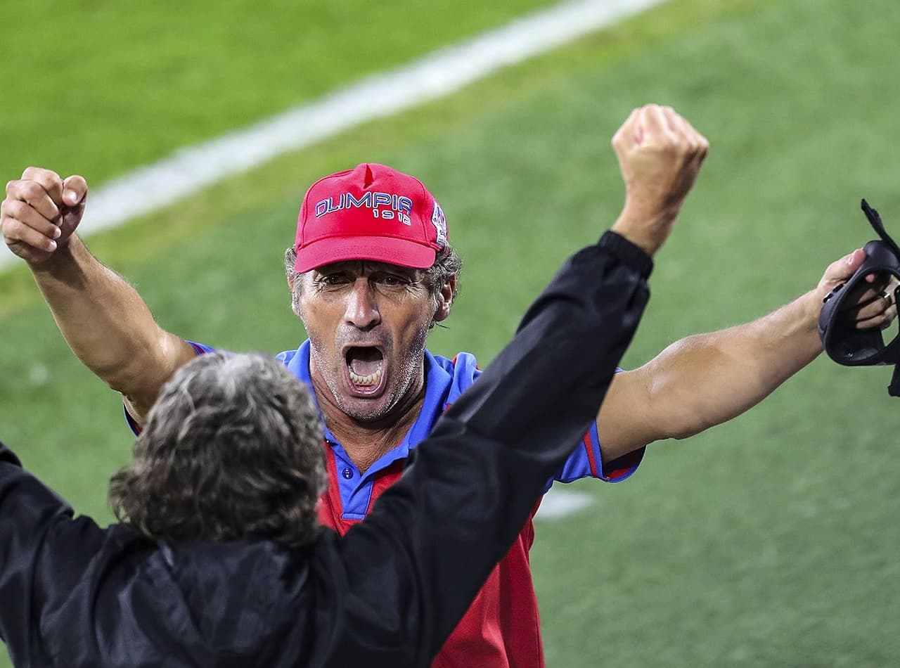 Pedro Troglio a la prensa de Honduras: "Festejen, no analicen"