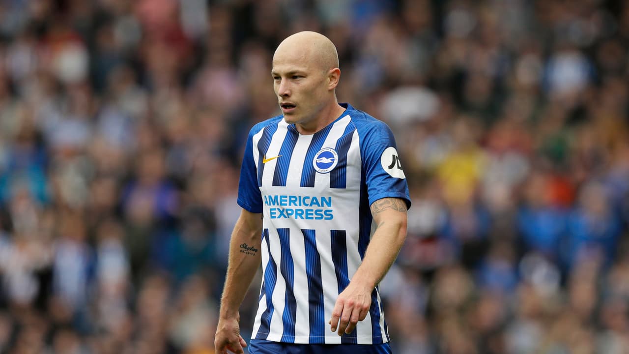 Quizá la mayor sorpresa del XI ideal de la estrella del porno es Aaron Mooy el mediocampista del Brighton and Hove Albion, en lugar de Kanté o Pogba, por poner algunos ejemplos.