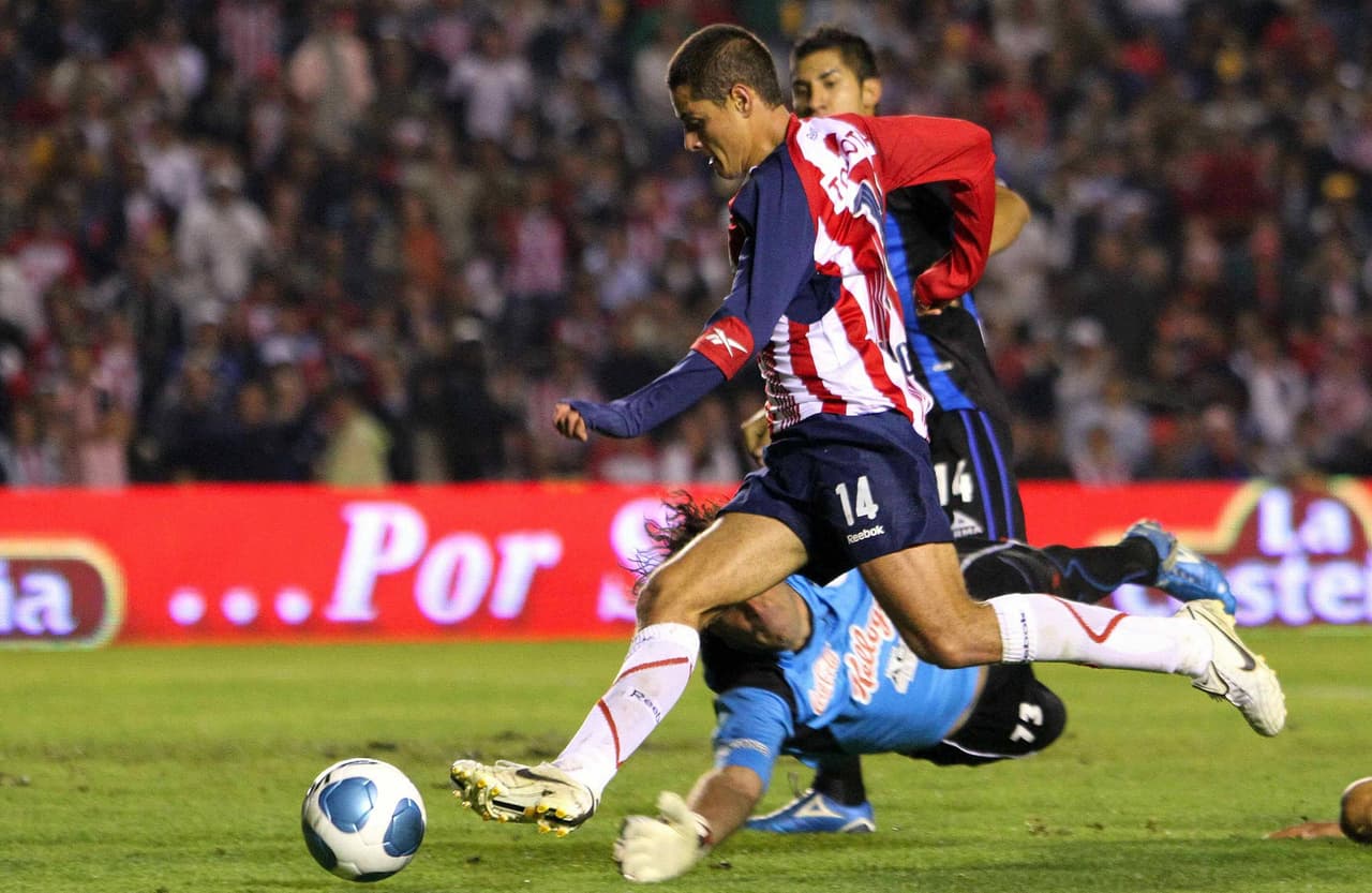 En la misma posición está Javier Hernández. El Chicharito la rompió en un par de torneos, se consolidó y se fue al Manchester United, antes hizo 26 tantos y se subió al Top 10.