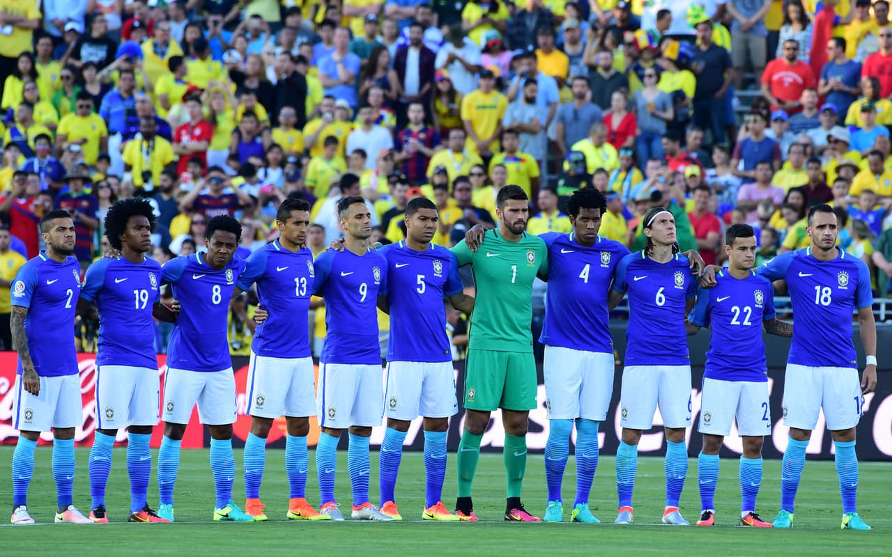 La seleción de brasil antes de salir a jugar.