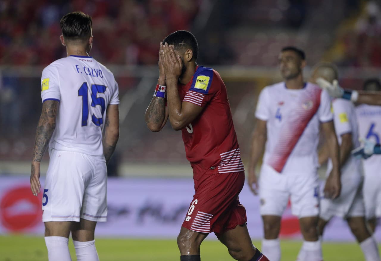 Sin embargo, el primer tanto de Panamá fue en una jugada en la que el juez marcó un tanto de un balón que no entró.