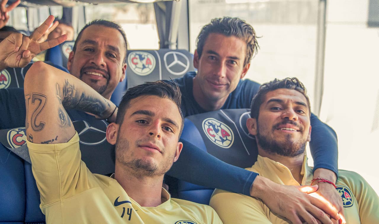 Con la presencia del todo el cuadro del primer equipo del América, se presentó el nuevo transporte del equipo.