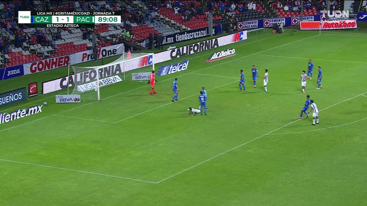 ¡TIRO ATAJADO! disparo por Kevin Álvarez.