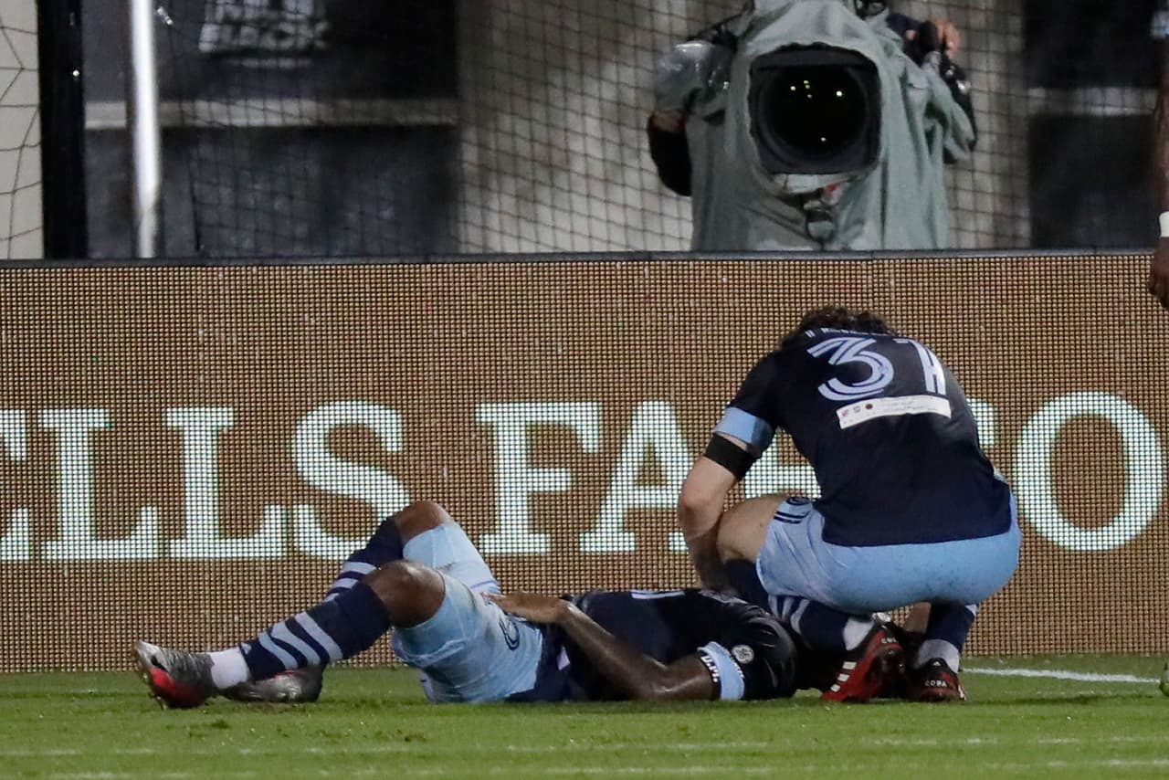 Con goles de Andy Rios, Chris Wondolowski, Shea Salinas y del mexicano Oswaldo Alanís, los San Jose Earthquakes vinen de atrás para derrotar a los Vancouver Whitecaps.