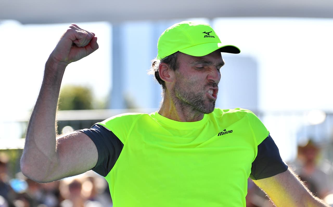 Los gigantes también celebran y así lo mostró Ivo Carlovic con su victoria 7-6 (3), 6-7 (3), 7-5, 4-6, 12-10, en un largo enfrentamiento.