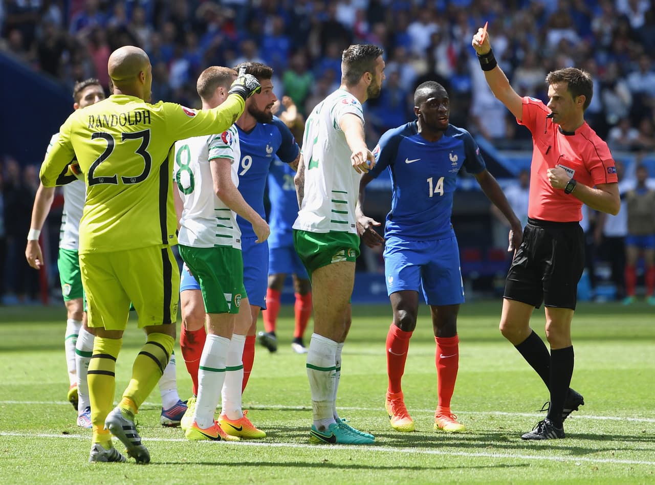 El partido se le complicaría a Irlanda en la recta final, pues se quedarían con 10 hombres por la expulsión de su mejor defensa Shane Duffy.