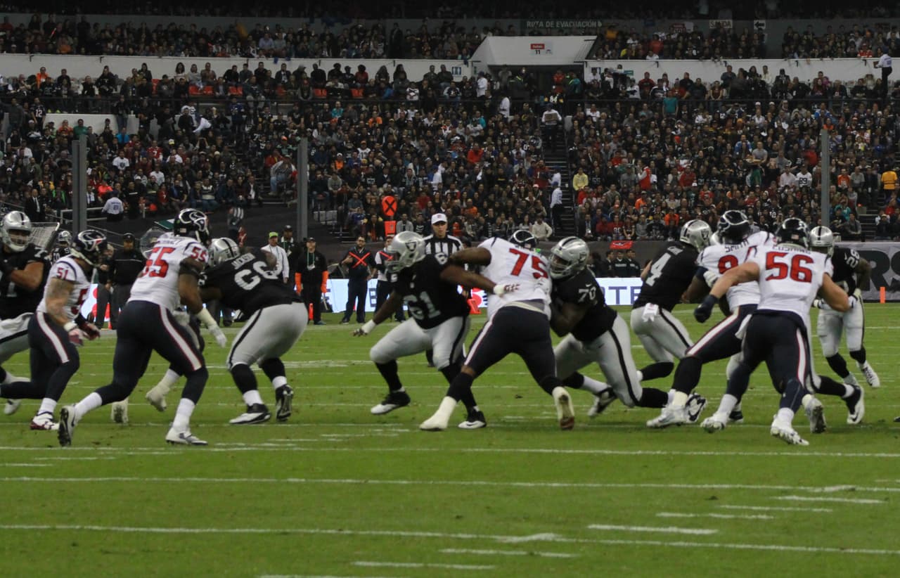Te presentamos las mejores imágenes que nos dejó el juego entre Raiders y Texans en la cancha del estadio Azteca de la ciudad de México.