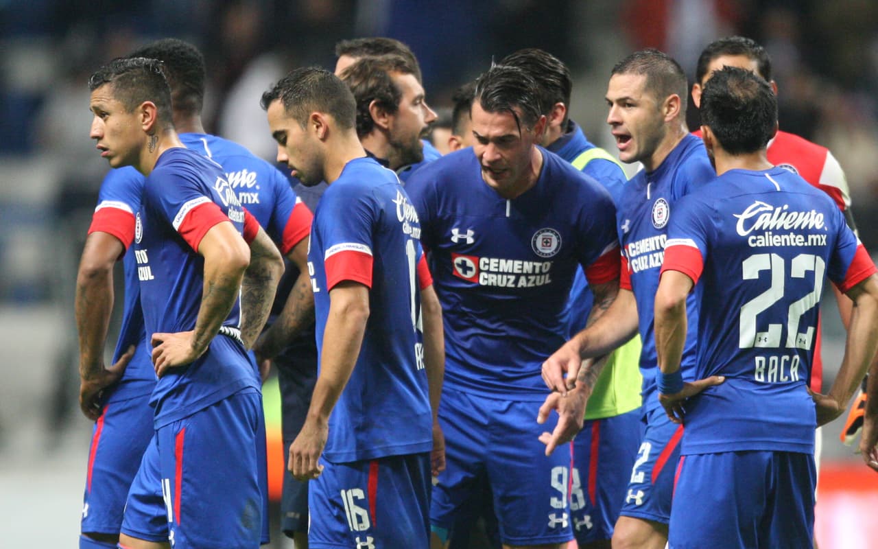 <b>Rafael Baca: 5. </b>Simplemente no se encontró con Marcone. El mediocampo de Cruz Azul quedó esteril ante la pareja de Rayados. (Imago 7)