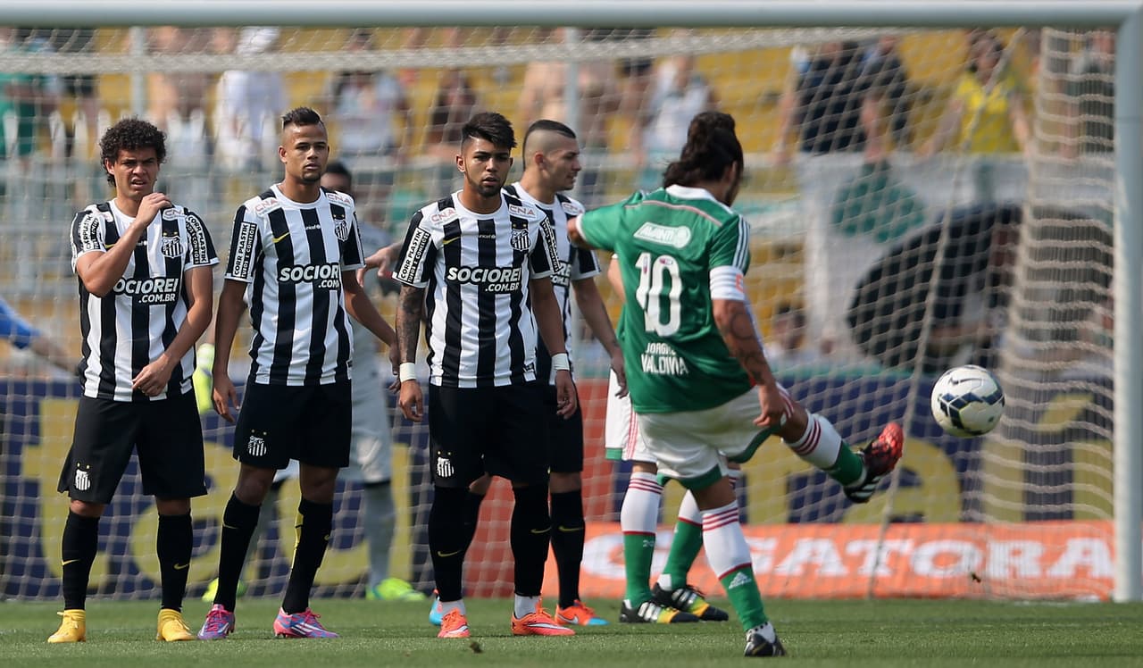 Indiscutiblemente el Jogo Bonito a la brasileña es su hábitat natural: es ídolo del Palmeiras y estuvo dos veces en esta institución.