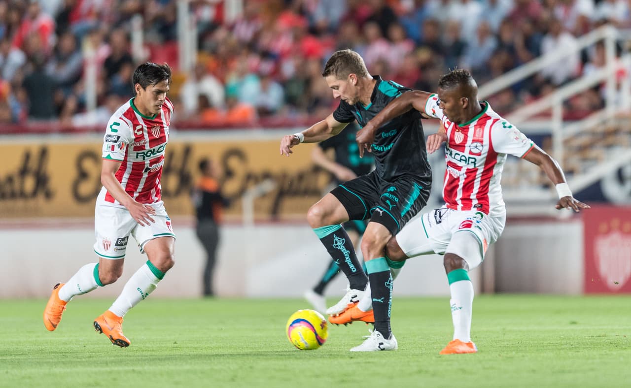 El partido fue intenso y muy parejo con un Santos que mostró su buen nivel contra los Rayos.