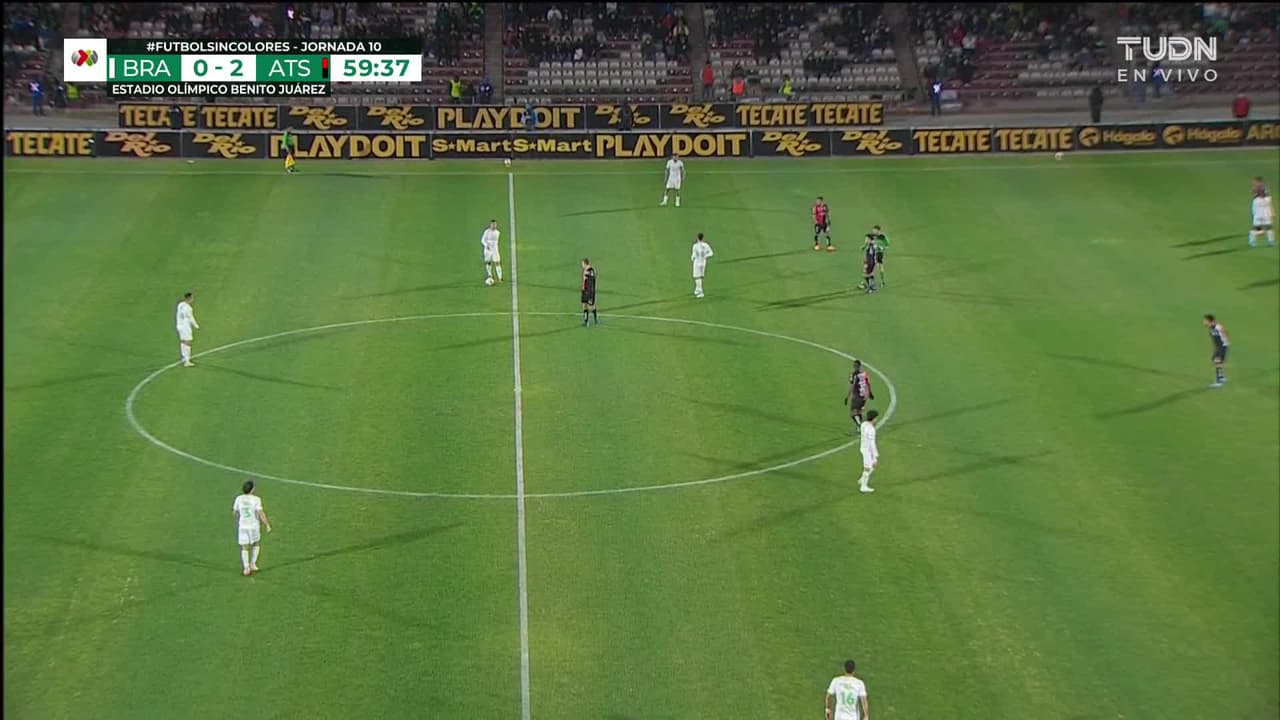 ¡TIRO ATAJADO! disparo por Flavio Santos.