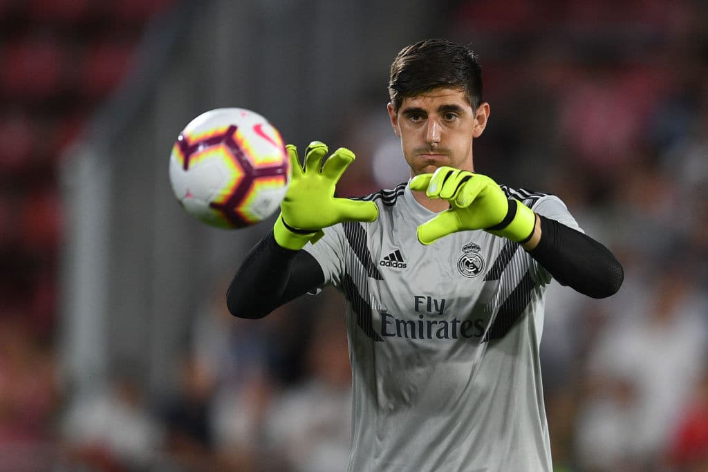 Thibaut Courtois, del Chelsea a Real Madrid. Fichaje por 40 millones de euros (unos 46.4 millones de dólares) y su precio justo era de 62.6 millones de euros (unos 72.6 millones de dólares)