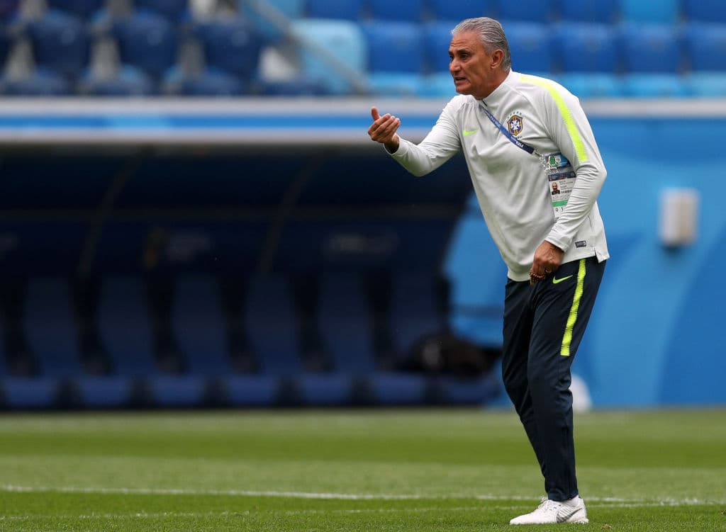 Adenor Leonardo Bacchi mejor conocido como 'Tite', el entrenador de la 'Canarinha' dirige su última práctica antes de enfrentar a una selección con la que no se pueden confiar como Costa Rica.