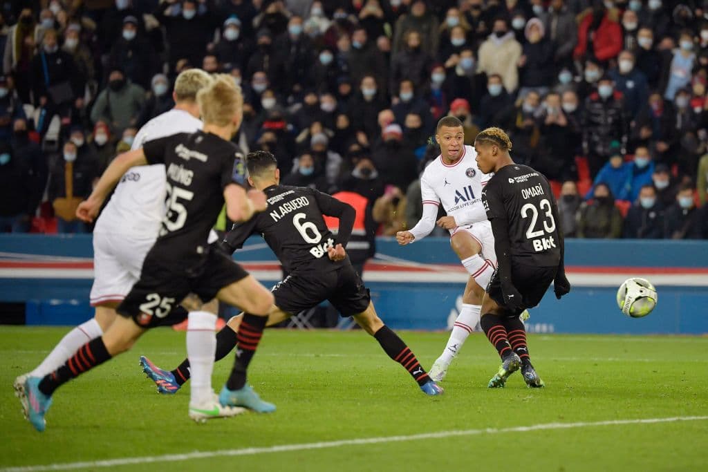 Con anotación de Kylian Mbappé al minuto 90+3 le da la victoria 1-0 al PSG, aunque no logran mostrar su mejor versión de cara a los octavos de final de UEFA Champions League.