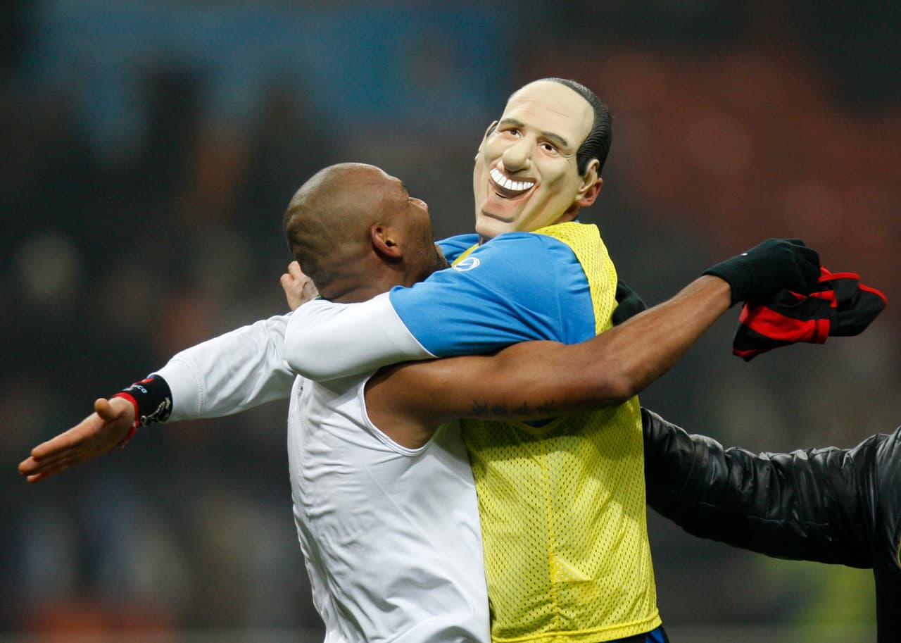 <b>Marco Materazzi </b>– En 2010 tras haber ganado el derbi de Milán, Materazzi decidió celebrar usando una máscara del primer ministro de Italia Silvio Berlusconi.