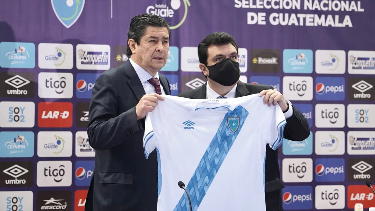Luis Fernando Tena es presentado como nuevo DT de Guatemala