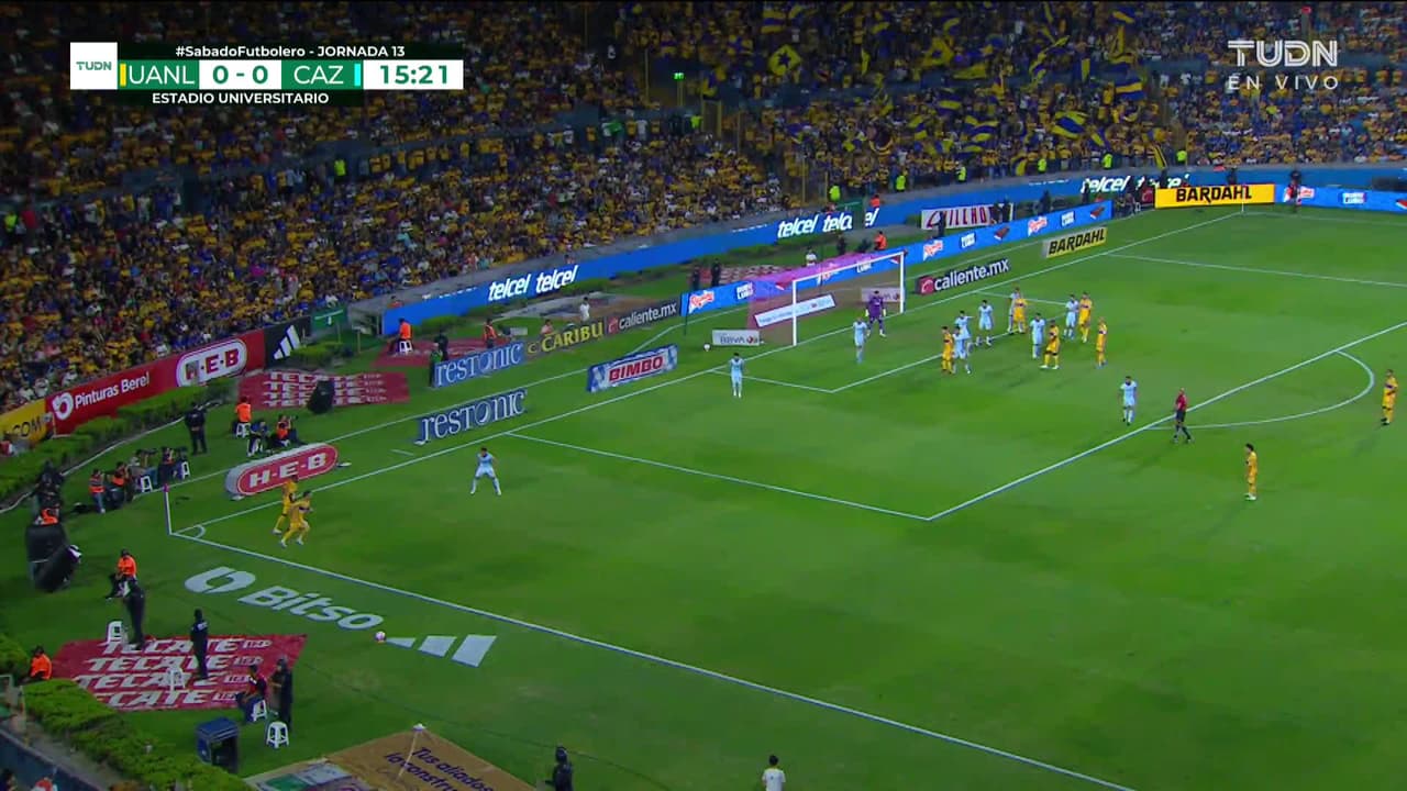 ¡TIRO ATAJADO! disparo por Sebastián Córdova.