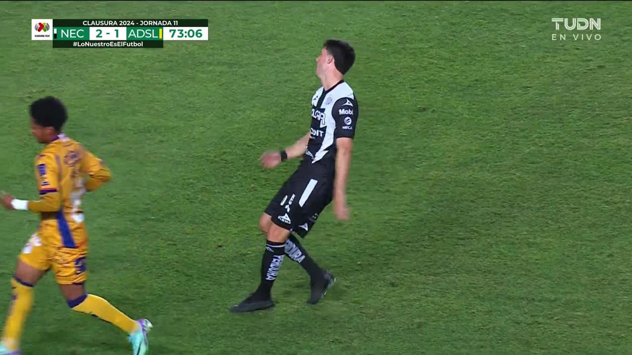 ¡Tarjeta Roja! Jonantán Villal recibe la segunda amarilla y se va del juego.