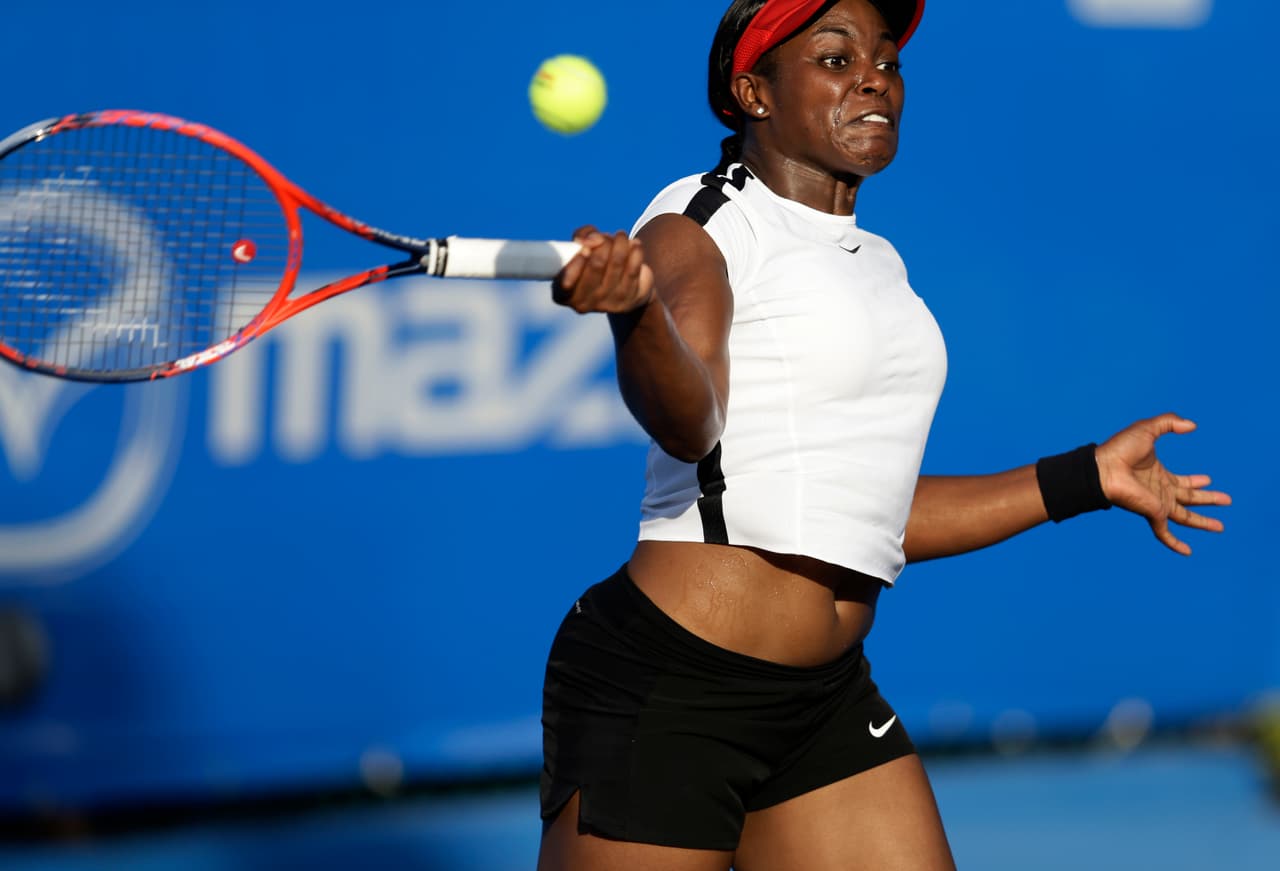 Sloane Stephens, de 25 años, ha sorprendido en Miami Open y su parecido físico con Serena Williams ha llamado la atención por su potencia y agresividad. Acá en su participación en México.