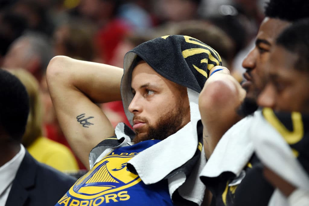 Stephen Curry se lució con un partidazo, al anotar 37 puntos en un esfuerzo de 47 minutos, debido al tiempo extra.