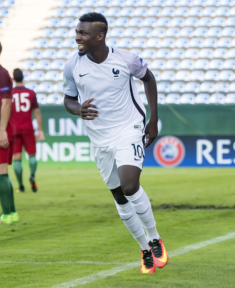 Marcus Thuram, hijo de, Lilian Thuram, juega con el Guingamp de Francia y a sus 21 años espera tener más minutos para brillar como ya lo hizo con la selección sub-19 de Francia.