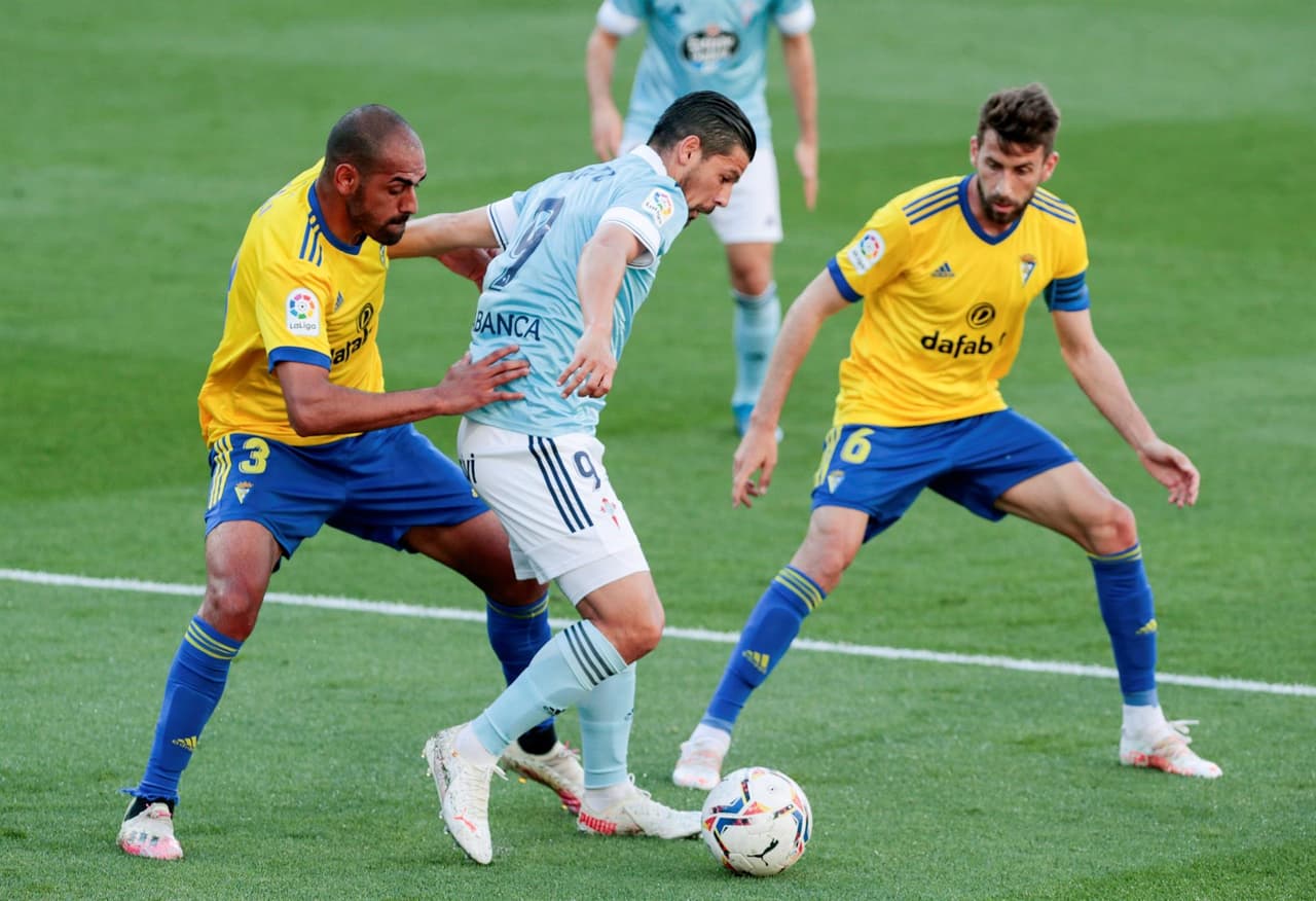 Celta de Vigo y Cádiz empatan sin goles durante la Jornada 33 de LaLiga. El mexicano Nestor Araújo fue convocado nuevamente y con titularidad arrancó el partido. Con este empate, ambos equipos quedan muy lejos de estar en competencias europeas.