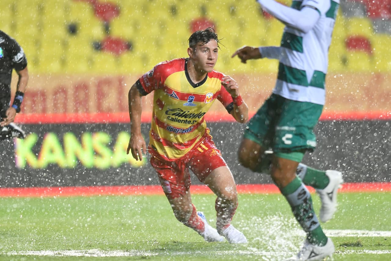 during the game Morelia vs Santos, corresponding to day 15 of the Torneo Apertura 2019 of the Liga BBVA MX, at Morelos Stadium, on October 25, 2019. 
<br>
<br> durante el partido Morelia vs Santos, correspondiente a la jornada 15 del Torneo Apertura 2019 de la Liga BBVA MX, en el Estadio Morelos, el 25 de Octubre de 2019.
