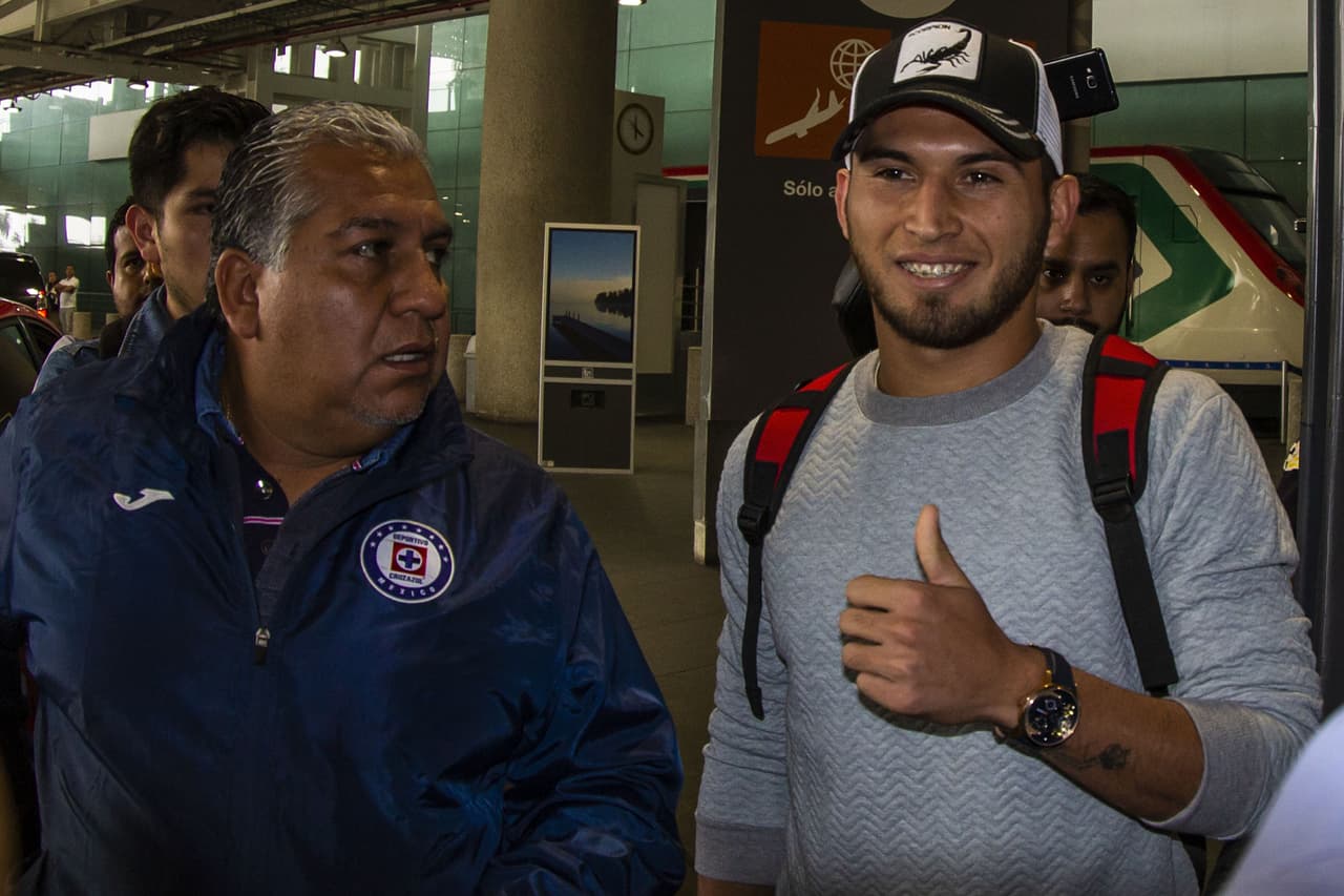 Así fue la llegada del paraguayo Juan Escobar, un defensa central que busca como refuerzo de Cruz Azul en convertirse en pieza clave para el Apertura 2019.