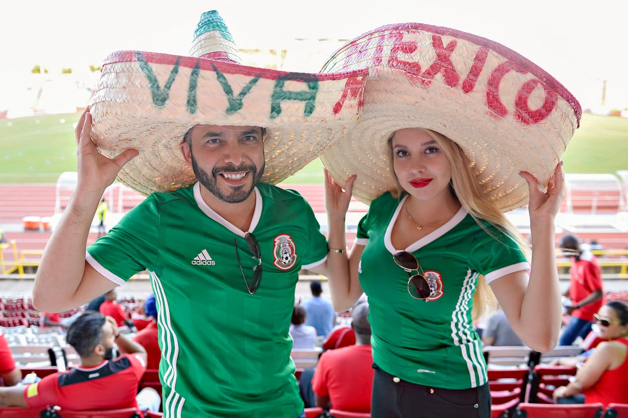 Aprovechando que el partido no ha comenzado para posar ante la cámara.