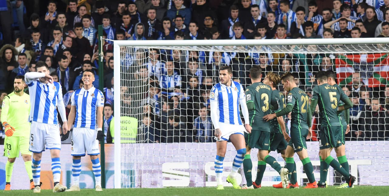 Betis fue agresivo y se fue primero en el marcador con gol de Sergio Canales al minuto 37 del primer tiempo, gol que guió el ritmo del juego.