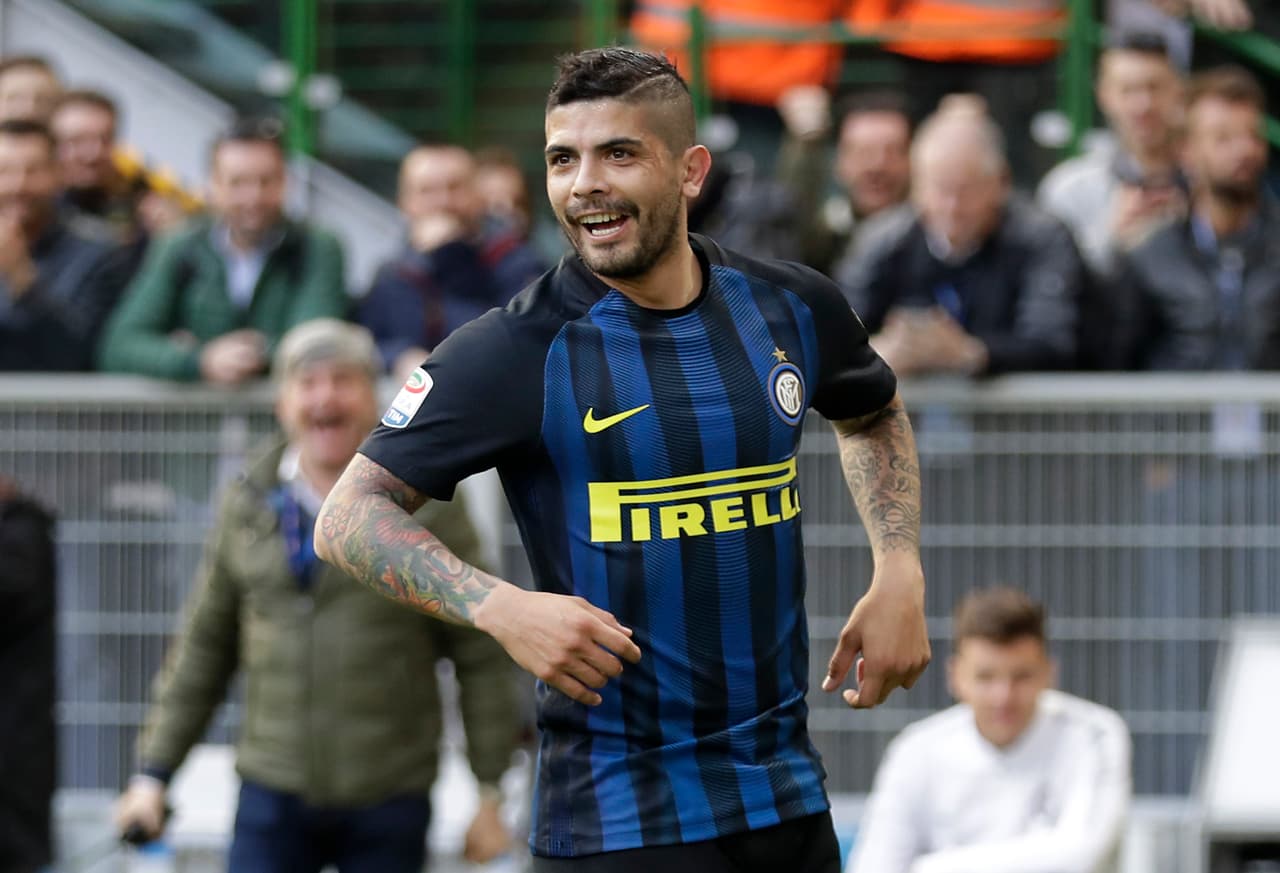 Éver Banega podría salir del Inter de Milán con rumbo al fúbol español, nuevamente, con el Sevilla. Sin embargo, también se habla del Espanyol.